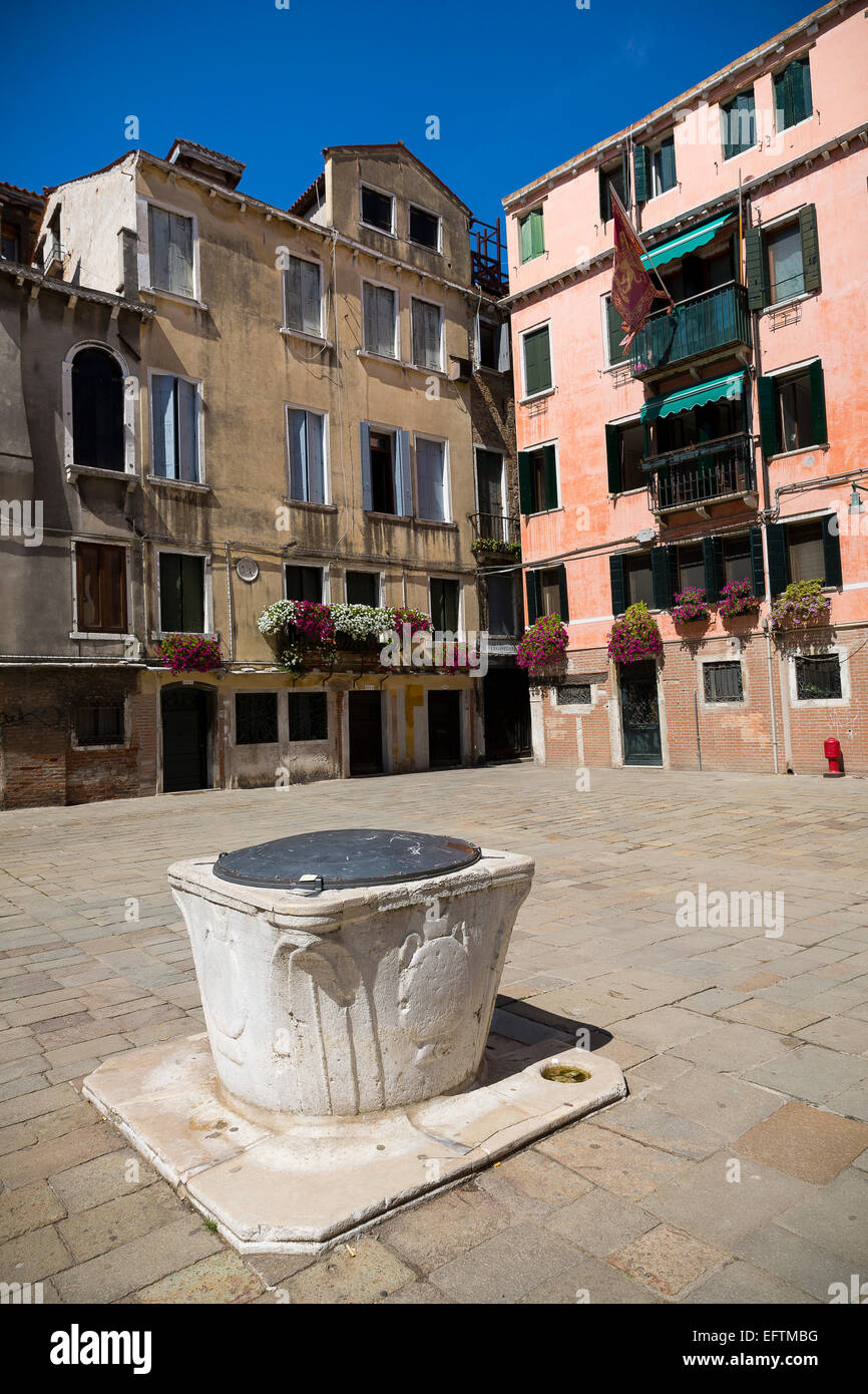 Pozzo di acqua. Campo Silvestro. Venezia, Italia Foto Stock