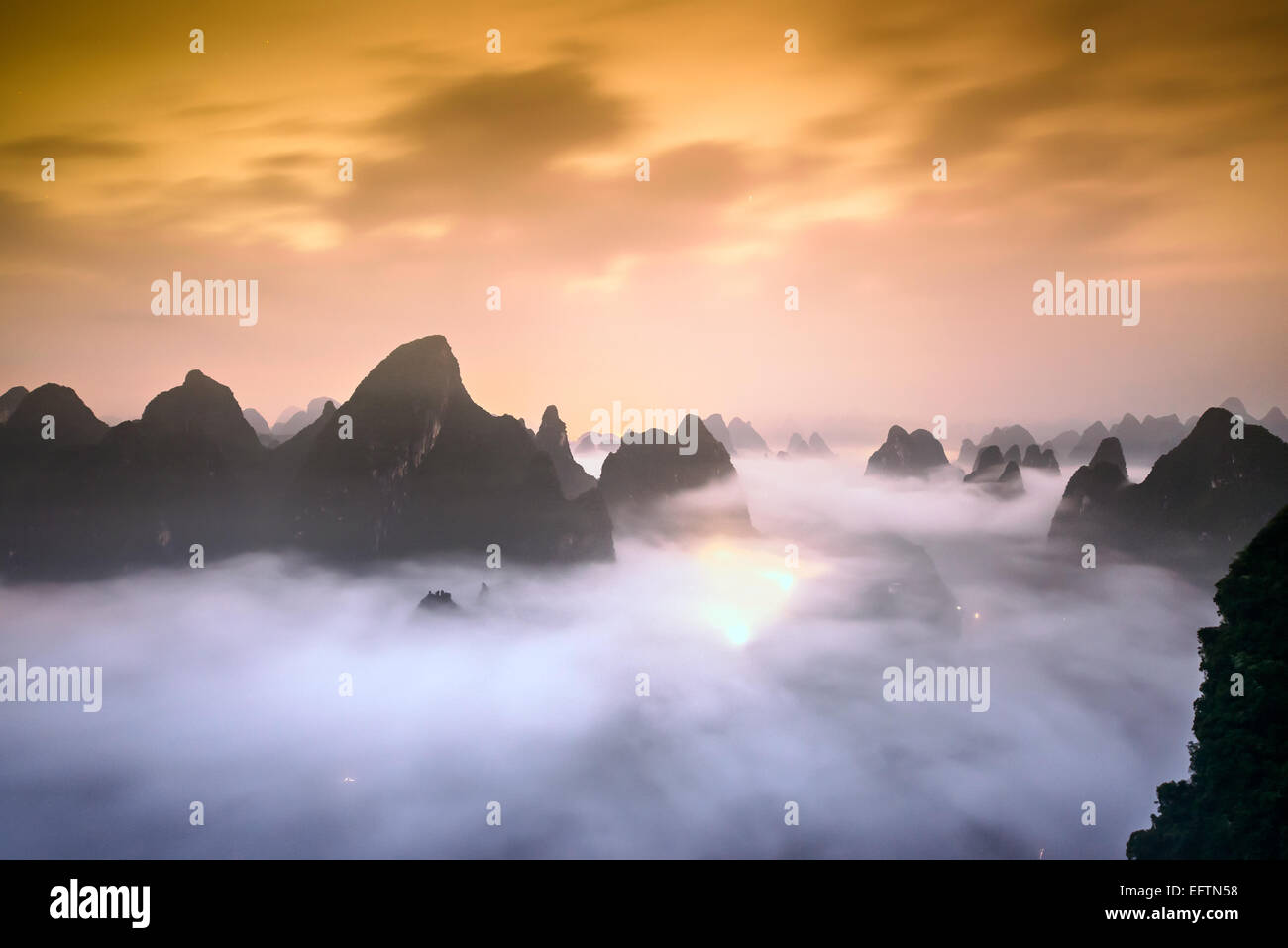 Montagne carsiche di Xingping, Cina. Foto Stock