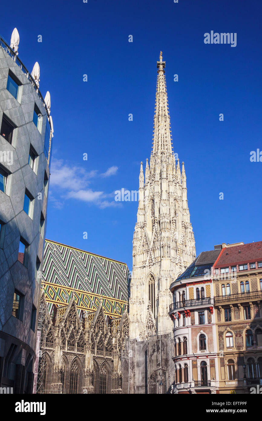 Gotica torre sud di Stephansdom, Vienna, Austria Foto Stock