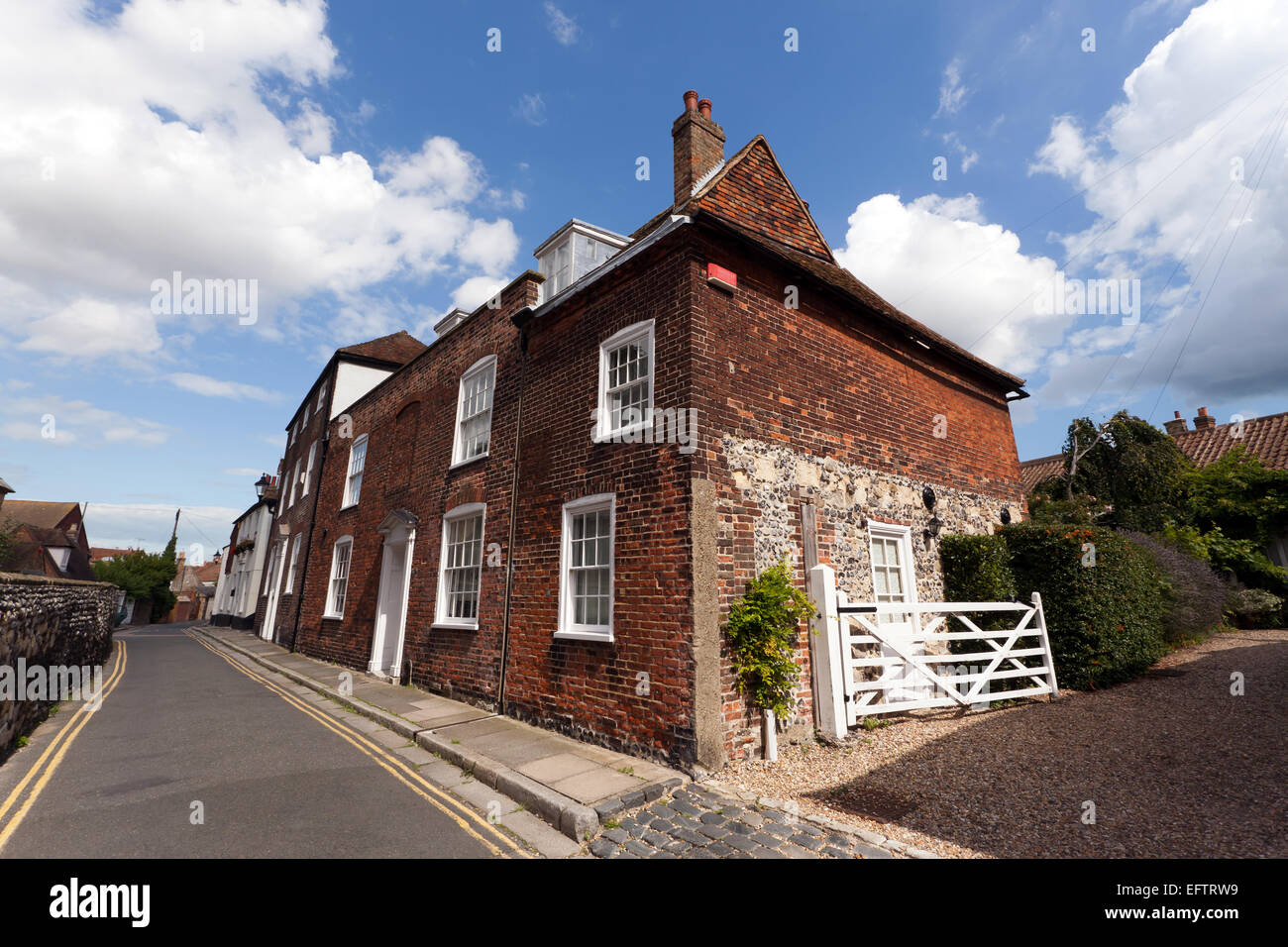 Visualizza in basso St Peters Street, Sandwich, Kent Foto Stock