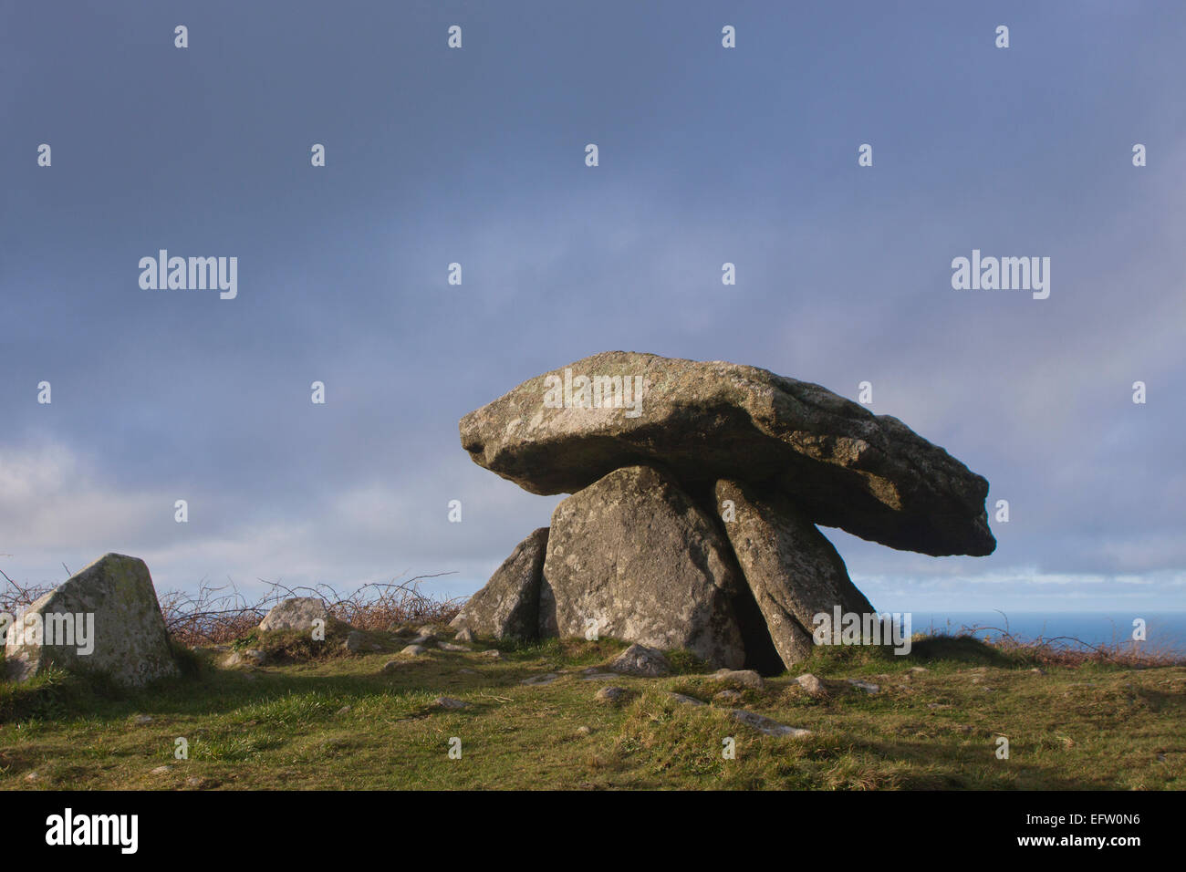 Chun Quoit, neolitico monumento di pietra, camera di sepoltura, West Cornwall, Inghilterra, Regno Unito. Foto Stock