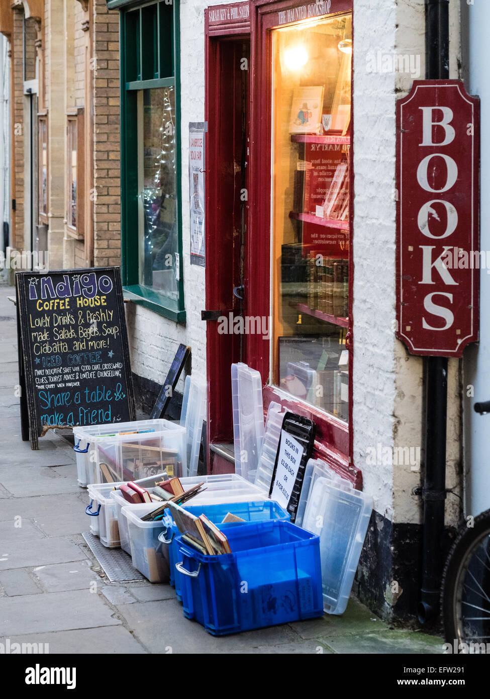 Haunted Bookshop - Cambridge Regno Unito - librerie e caffè in un vicolo Foto Stock