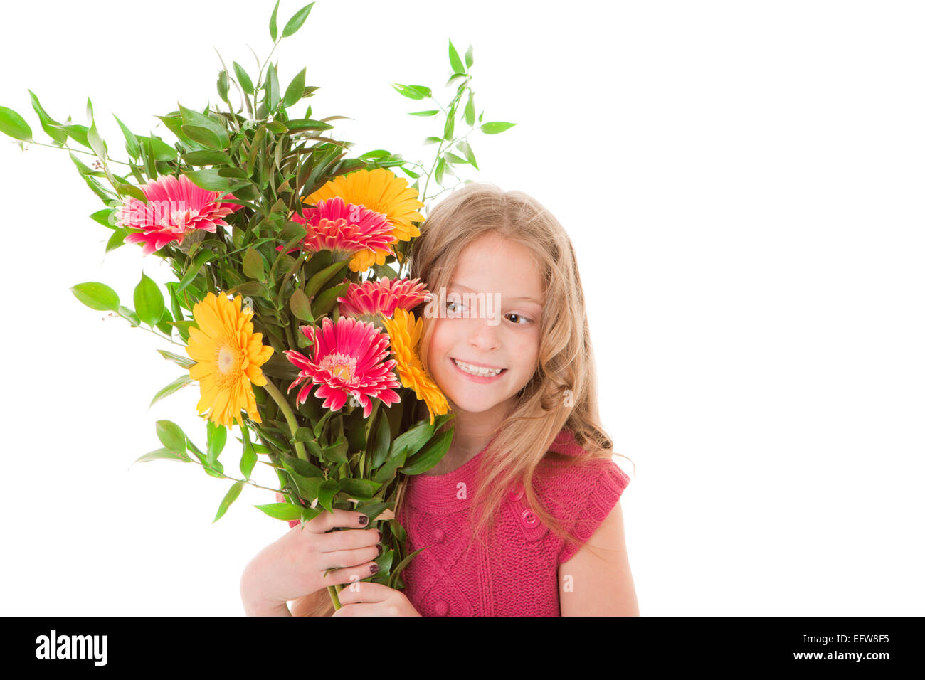 Bambino felice con bouquet di fiori per la festa della mamma Foto Stock