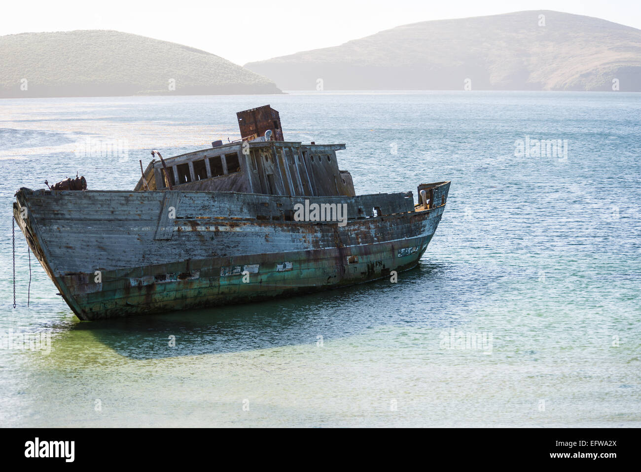 Abbandonato il vecchio dragamine in legno a nuova isola nelle Falkland Foto Stock