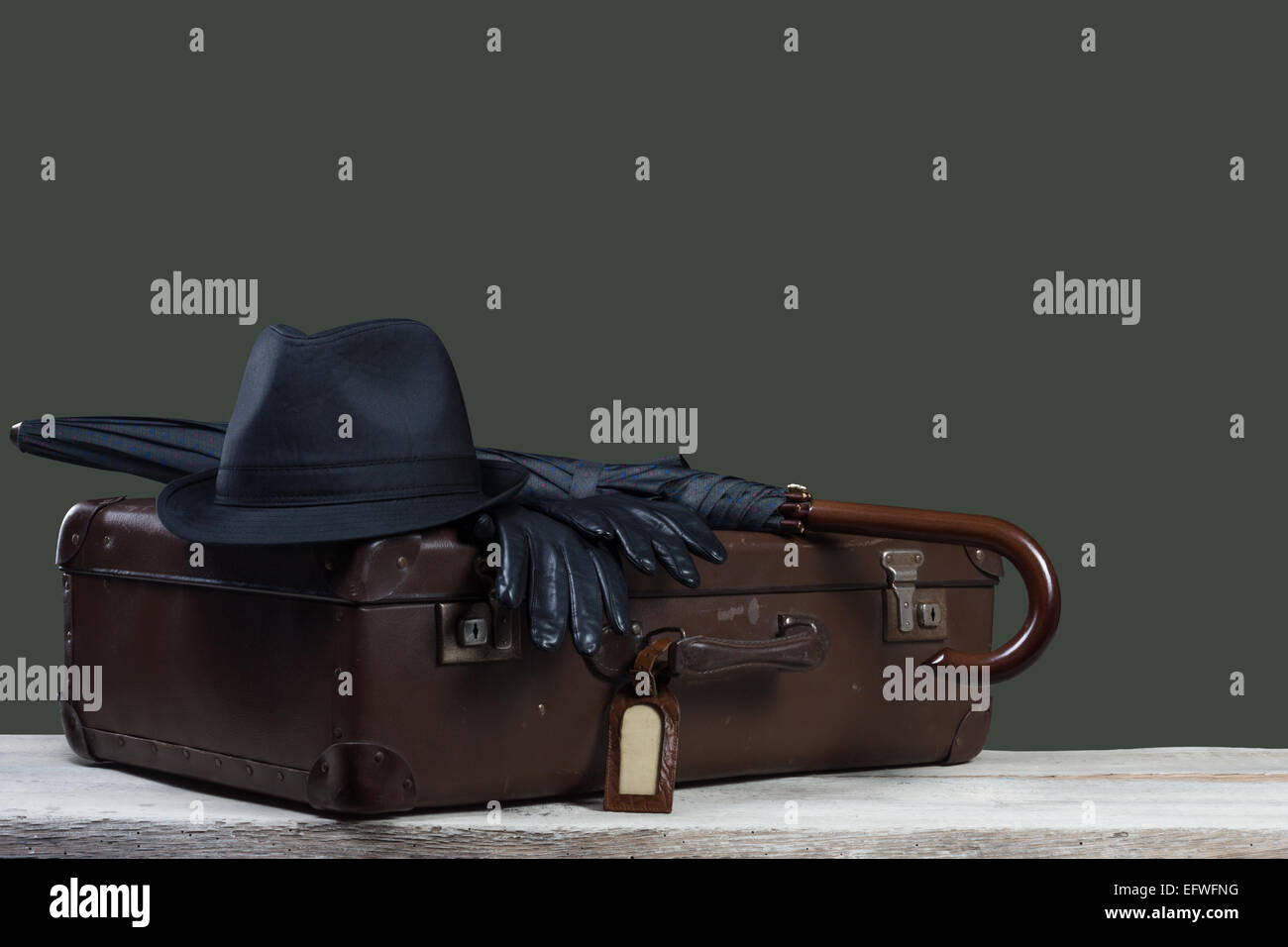 Ombrello valigia immagini e fotografie stock ad alta risoluzione - Alamy