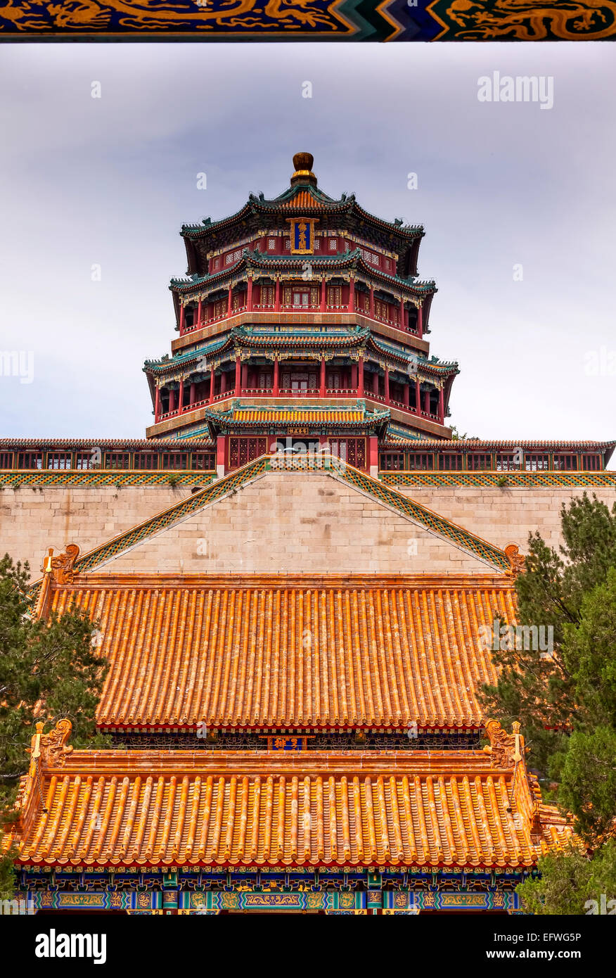 Longevità Hill Tower della fragranza del Buddha tetti arancione Summer Palace beijing cina Foto Stock