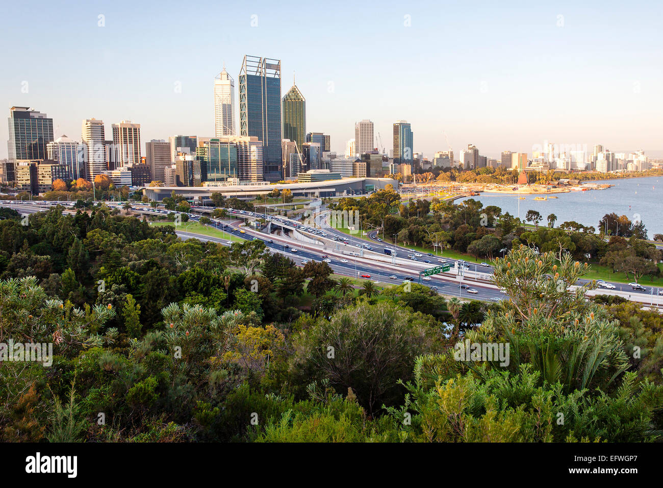 Perth skyline della città e la strada principale Foto Stock