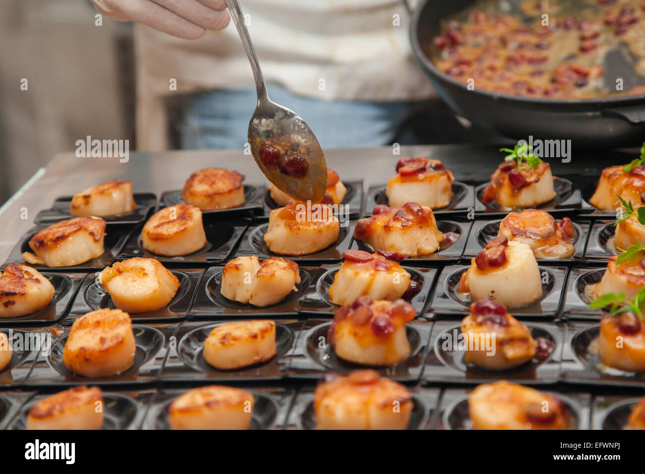 Gusto delizioso piatto da uno chef, pronto per essere servito Foto Stock