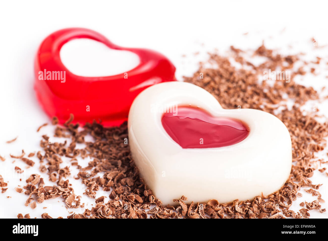 Jelly con cioccolato grattugiato close-up su uno sfondo luminoso Foto Stock