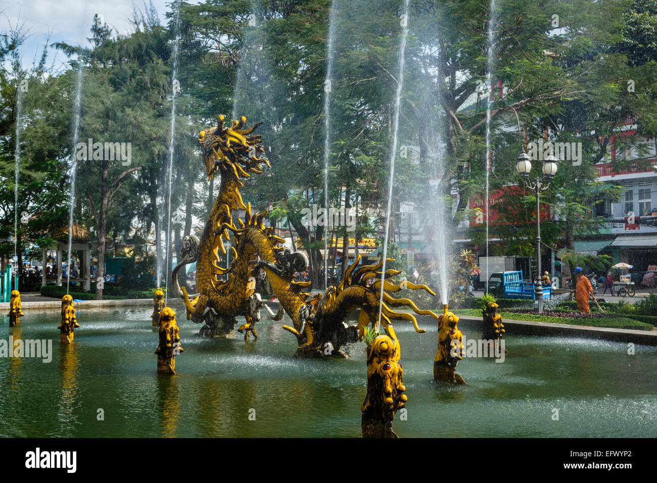 Fontana di Drago a Cholon nel distretto 6, Città di Ho Chi Minh (Saigon), Vietnam. Foto Stock