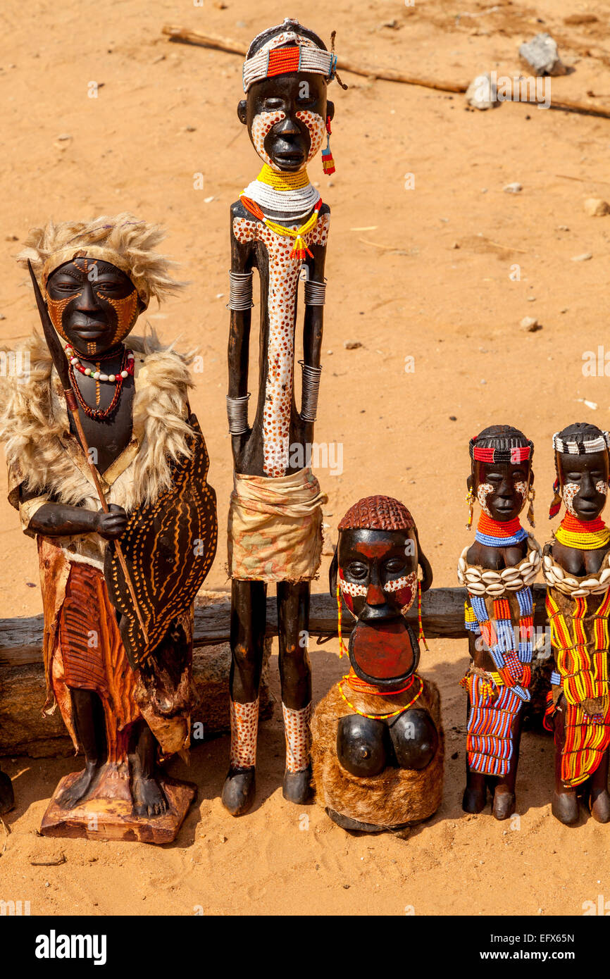 Realizzato localmente artigianato in vendita, Turmi Mercato, Valle dell'Omo, Etiopia Foto Stock