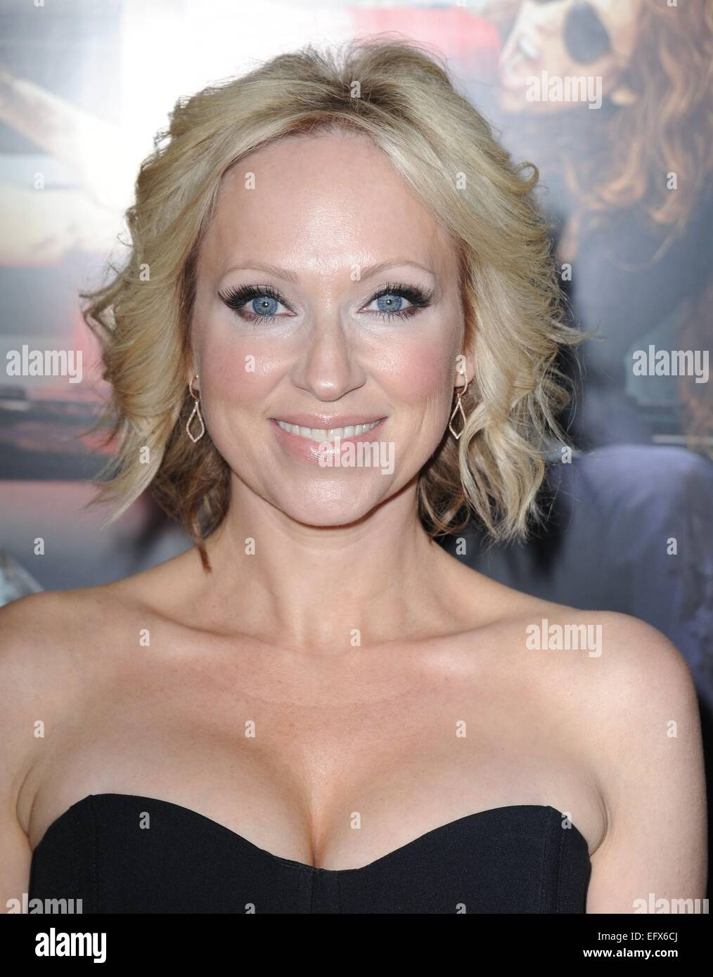 Gif del reggiseno di Leigh Allyn Baker