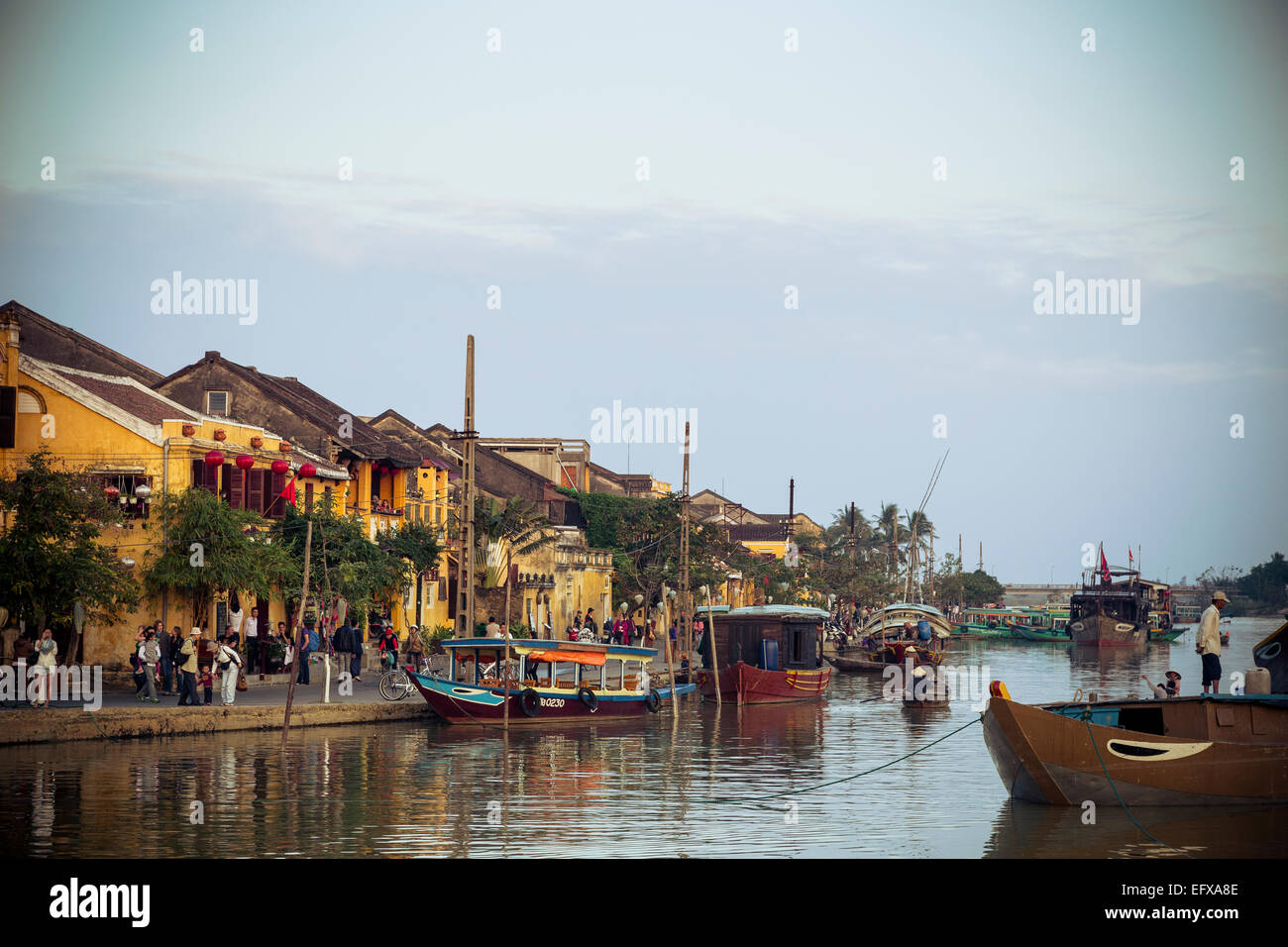 Imbarcazioni al fiume Thu Bon, Hoi An, Vietnam. Foto Stock