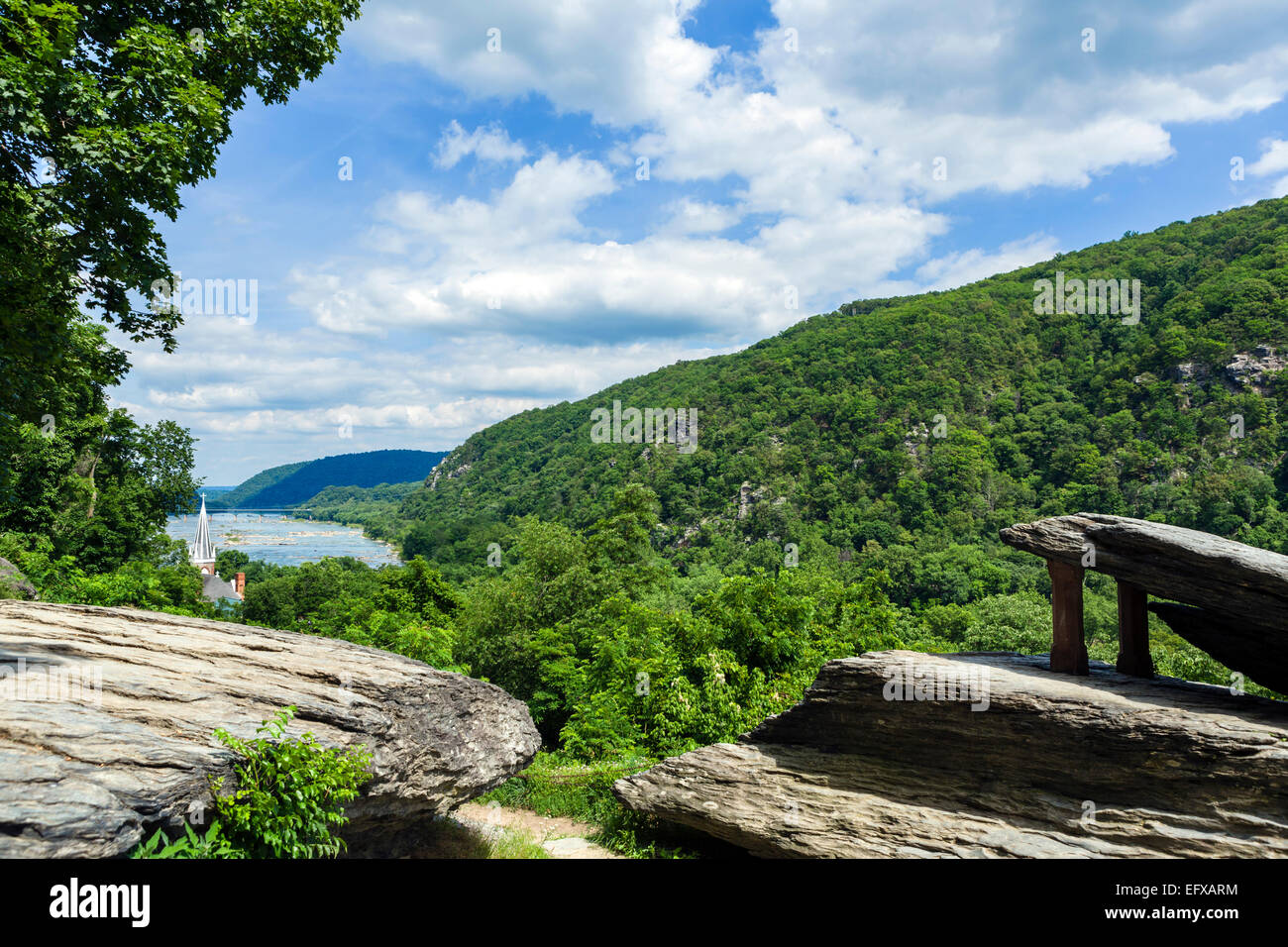 Vista sul Fiume Potomac al Jefferson Rock sulla Appalachian Trail, harpers Ferry National Historic Park, West Virginia, USA Foto Stock