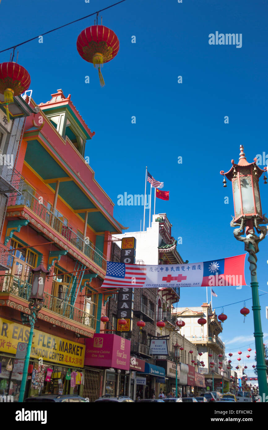 Le lanterne cinesi lampade stradali GRANT AVENUE Chinatown di San Francisco California USA Foto Stock