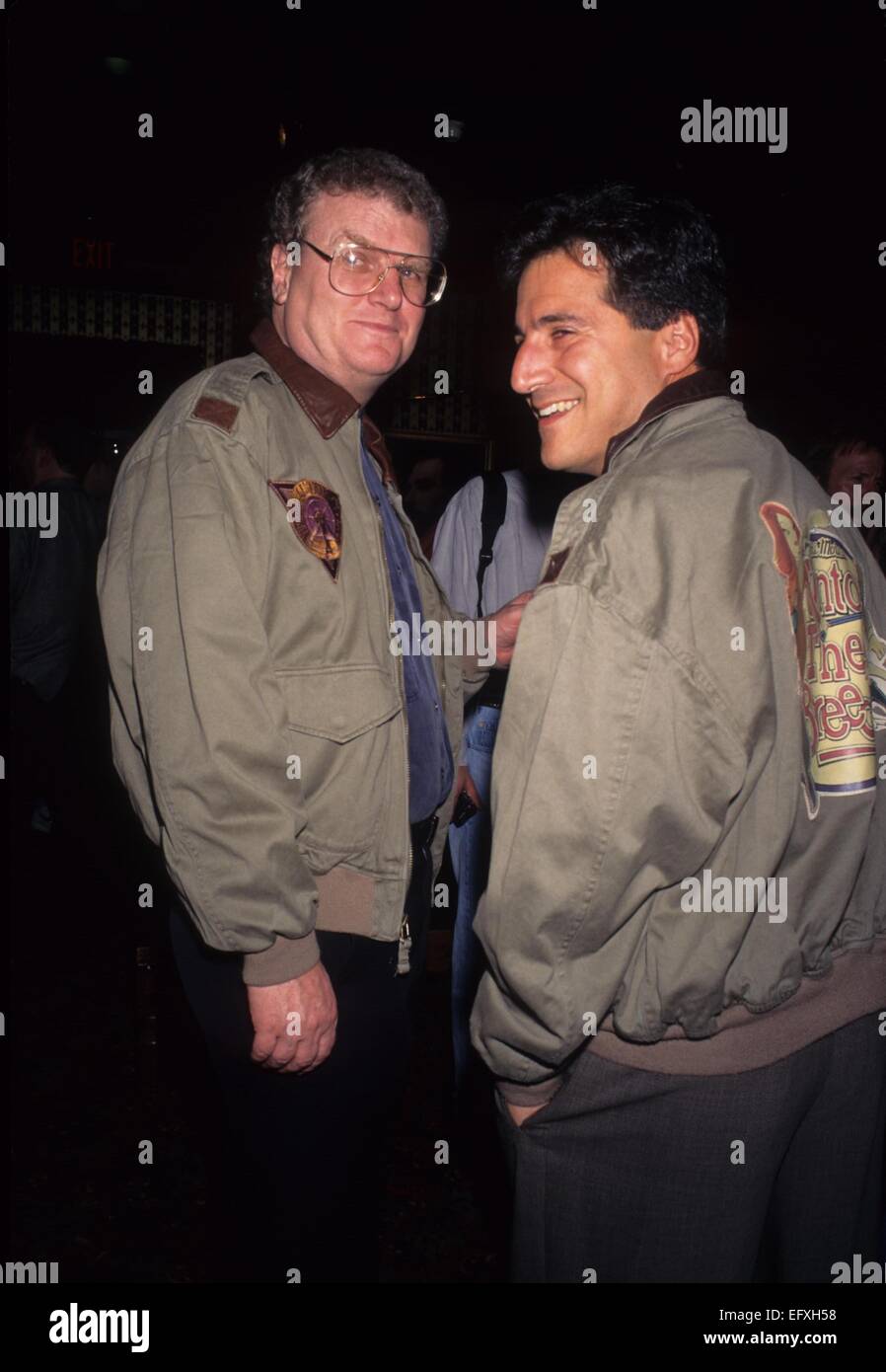 HOWARD STRINGER con Peter Tortorici a C.B.S. press tour 1995.k0342LR. © Lisa Rose/Globe foto/ZUMA filo/Alamy Live News Foto Stock