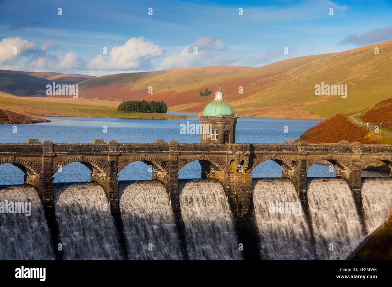 Craig Goch diga e serbatoio in autunno Elan Valley Powys Cambrian Mountains Mid Wales UK Foto Stock