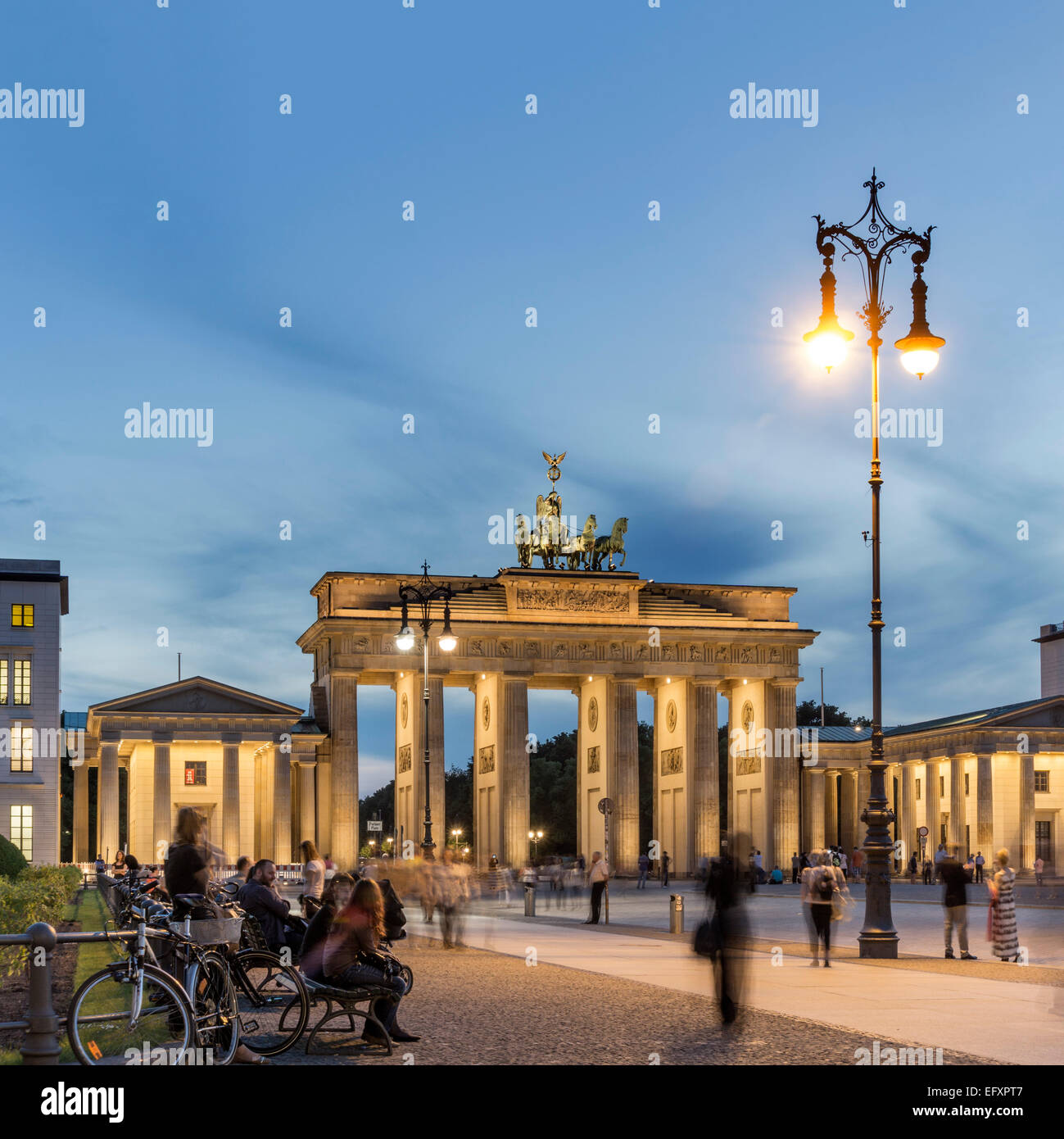 La Porta di Brandeburgo, Brandenburger Tor, Paris Square, Pariser Platz, Berlin, Germania, Foto Stock