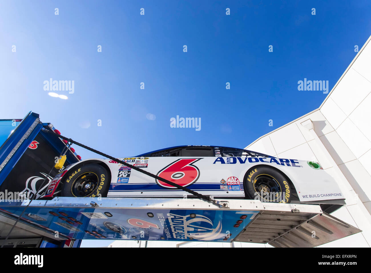 Concord, NC, Stati Uniti d'America. Xi Febbraio, 2015. Concord, NC - Feb 11, 2015: Il Roush Fenway Racing per caricare le loro auto prima voce off a Daytona per il 2015 Speedweeks a Roush Fenway Racing in concordia, NC. Credito: csm/Alamy Live News Foto Stock