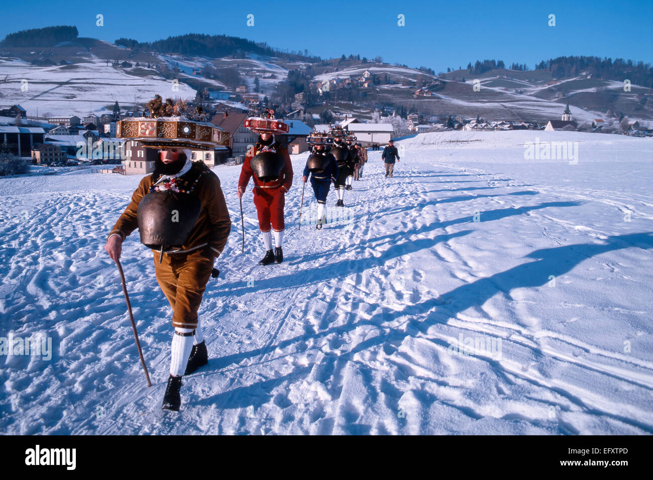 La Svizzera, Appenzell, tradizionale Veglione di capodanno rito il 13. gennaio, Sylvesterklaeuse con maschera tradizionale e costumi andare fr Foto Stock
