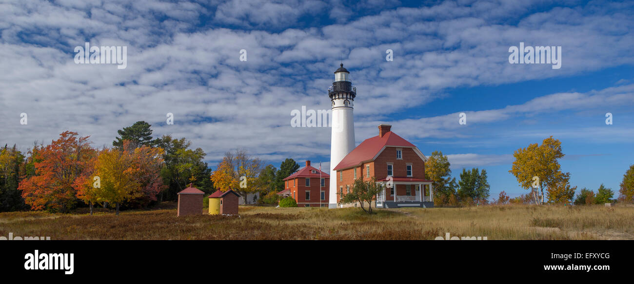 Pictured Rocks National Lakeshore, MI: Sunrise luce su Au Sable Stazione di luce (1874) su Au Sable punto Foto Stock