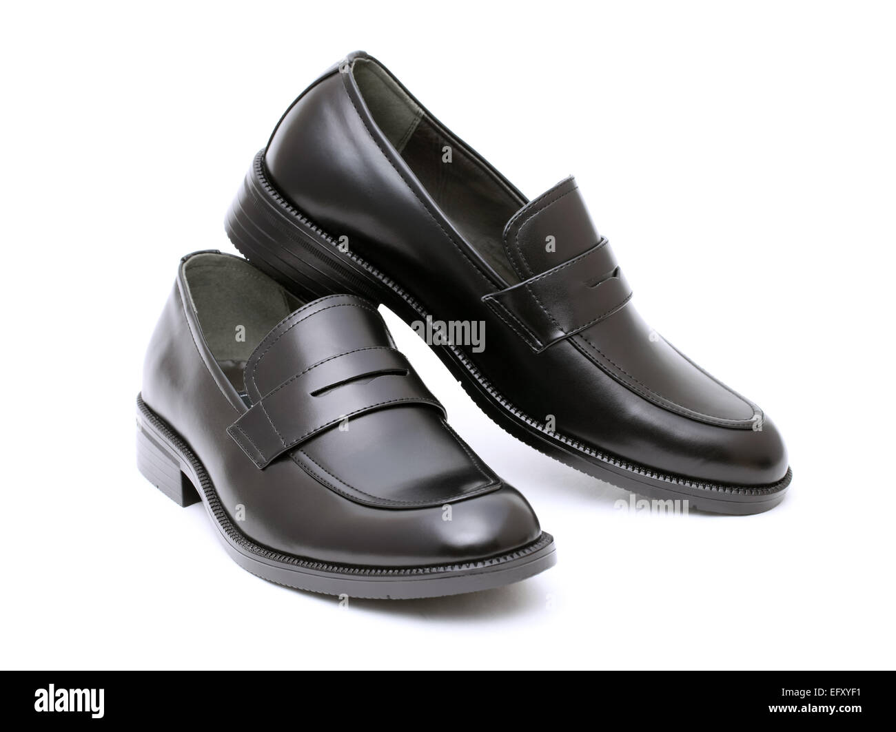 In pelle nera scarpe mens, nessuna stringa di calzatura, isolato su sfondo bianco Foto Stock