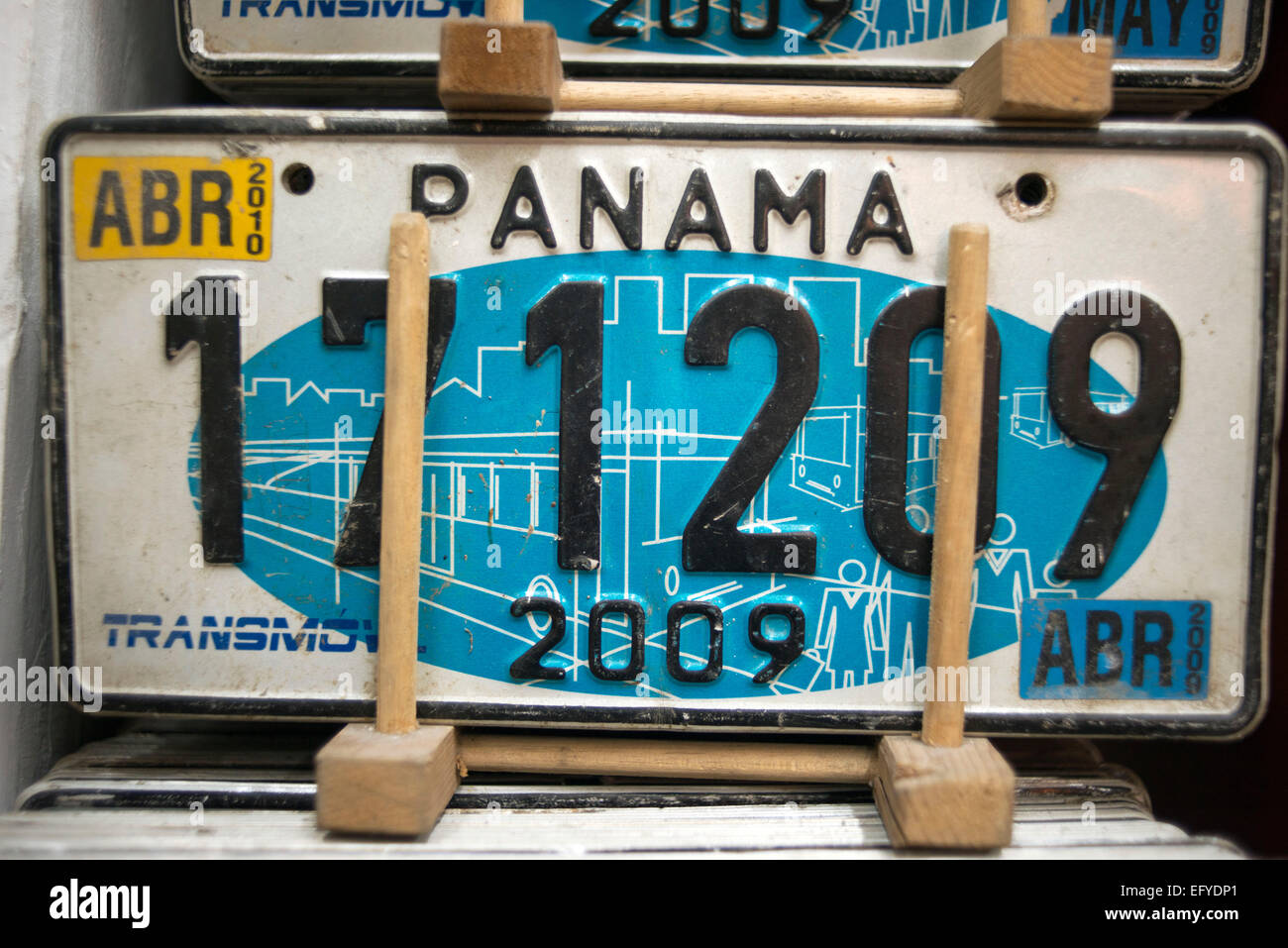 Panama la targa ricordo. Vecchia auto targhe di immatricolazione e Panama cappelli in vendita , Casco Viejo , Città di Panama , Panama. Il quartiere vecchio, Foto Stock