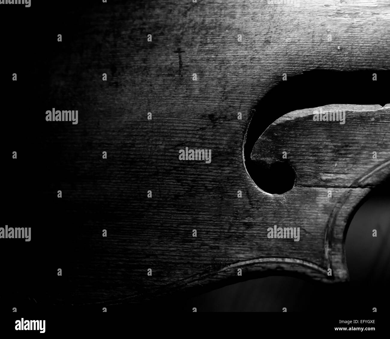 Chiusura del violino strumento musicale in legno che mostra grano Foto Stock