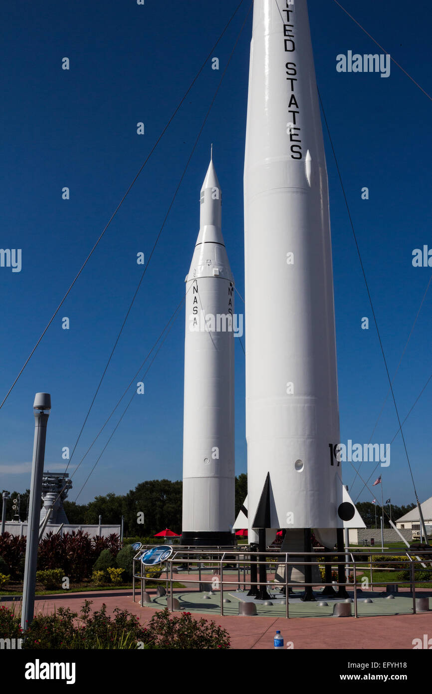 Opinioni dei razzi nel giardino a razzo al Kennedy Space Center. Foto Stock