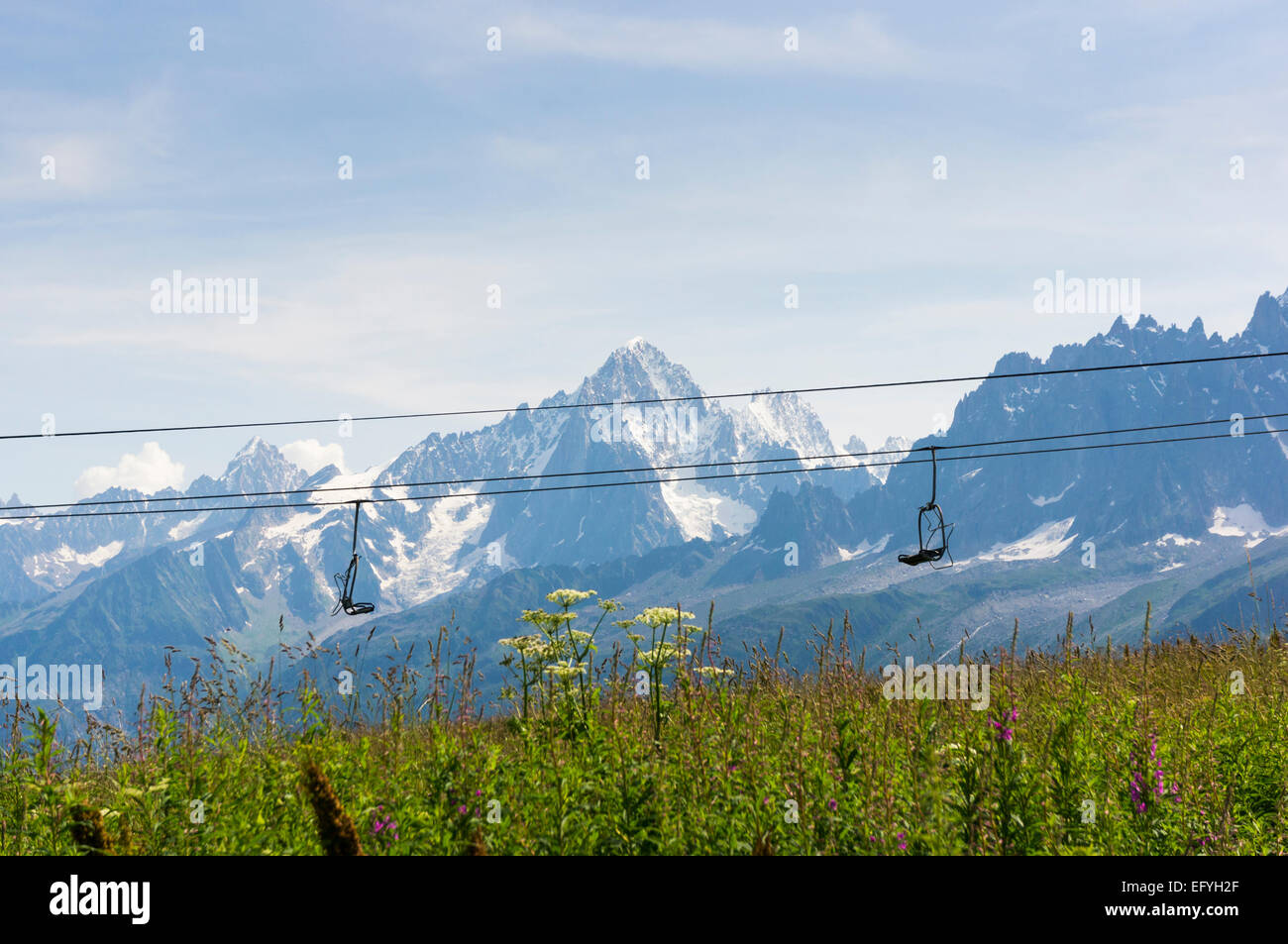 La seggiovia è al di sopra della valle di Chamonix, sulle Alpi francesi, Francia, Europa Foto Stock