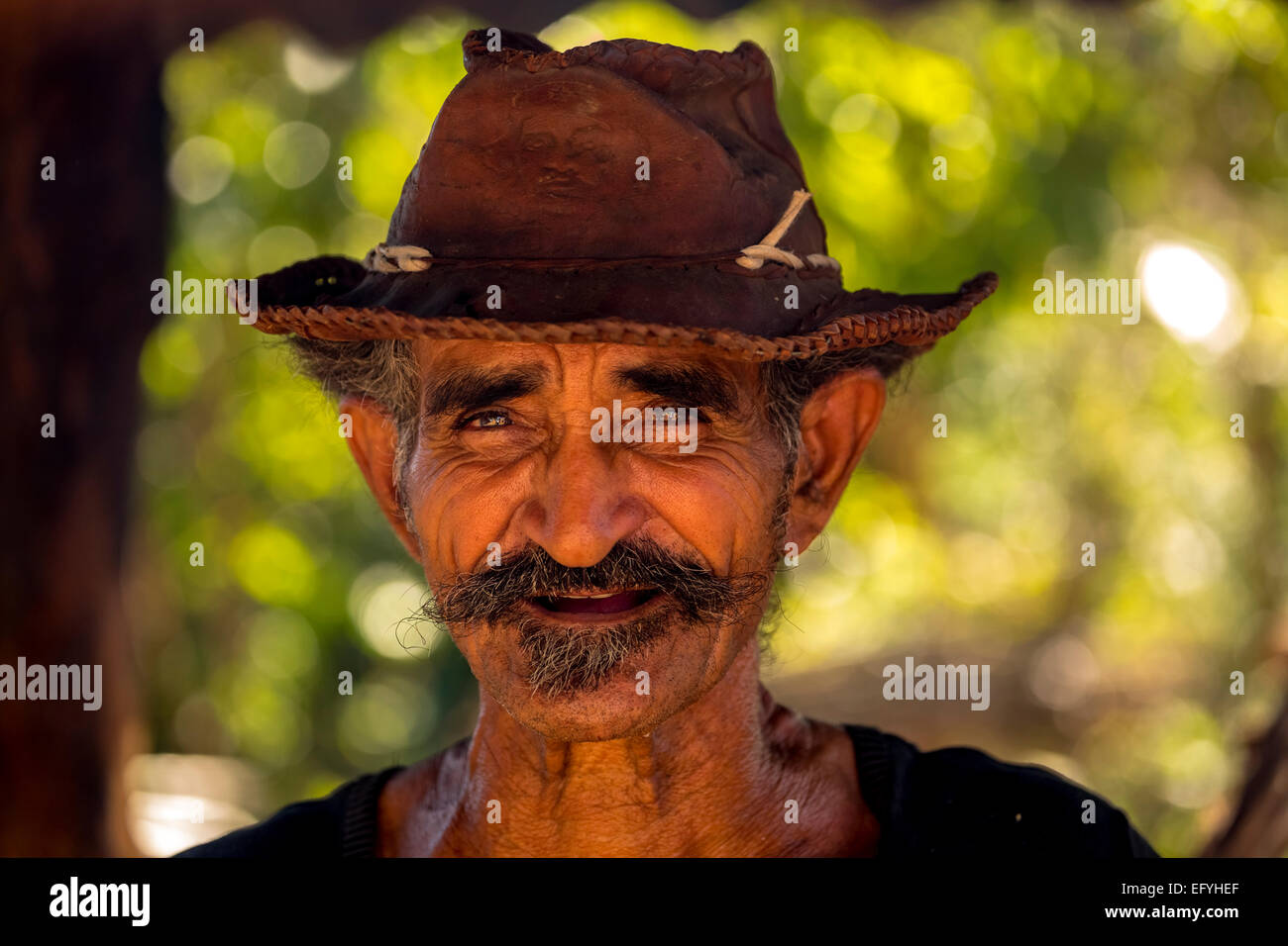 La canna da zucchero agricoltore indossando un cappello, ritratto, la Valle de los Ingenios, Trinidad, Sancti Spiritus Provincia, Cuba Foto Stock