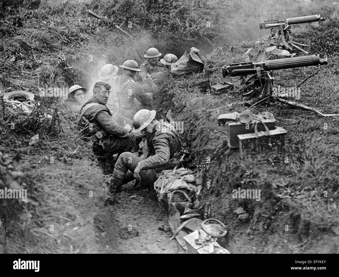 La prima guerra mondiale. Mitragliatrice unità di xi Leicester reggimento in una trincea a