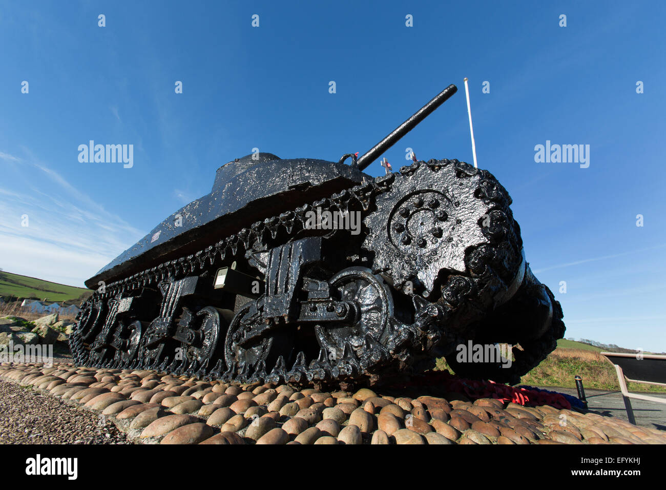 L'esercizio Tiger memorial carro Sherman US a Torcross parcheggio, da Slapton Sands. Foto Stock