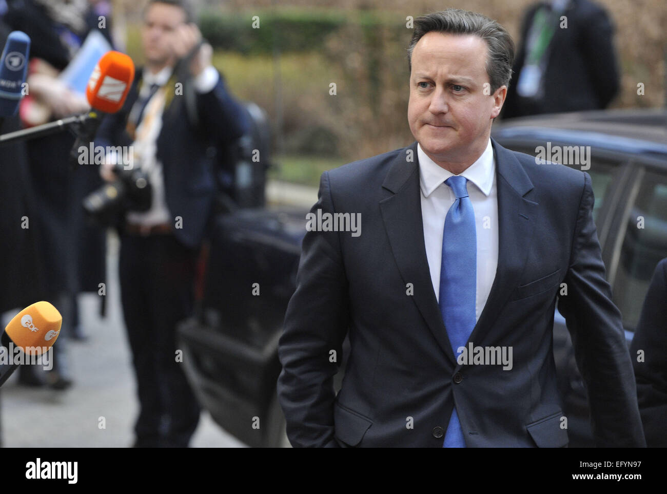(150212) -- Bruxelles, del 12 febbraio 2015 (Xinhua) -- la Gran Bretagna è il Primo Ministro David Cameron arriva al quartier generale dell'UE per un vertice UE di Brussles, Belgio, del 12 febbraio 2015. (Xinhua/Ye Pingfan) Foto Stock