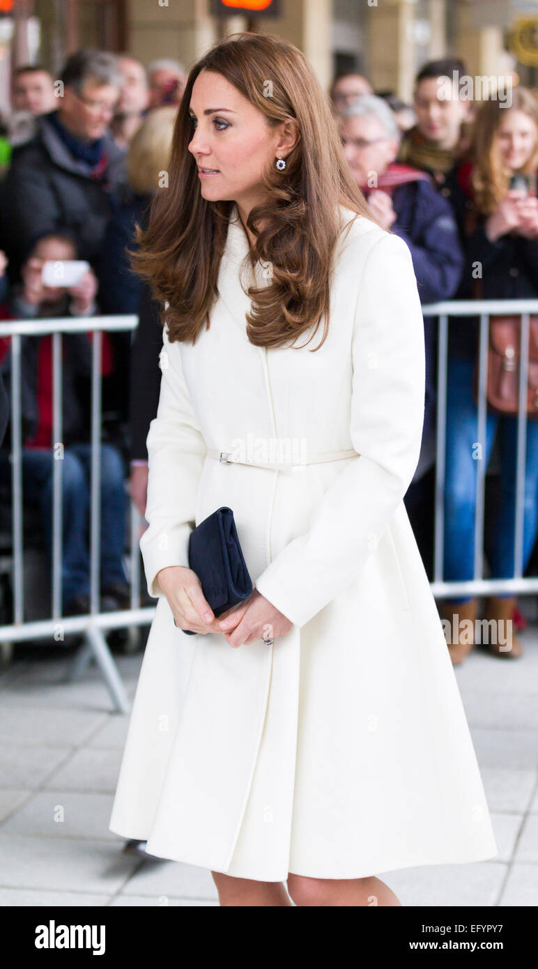 Sua Altezza Reale la Duchessa di Cambridge arriva per una ricezione presso la Spinnaker Tower di Portsmouth Foto Stock