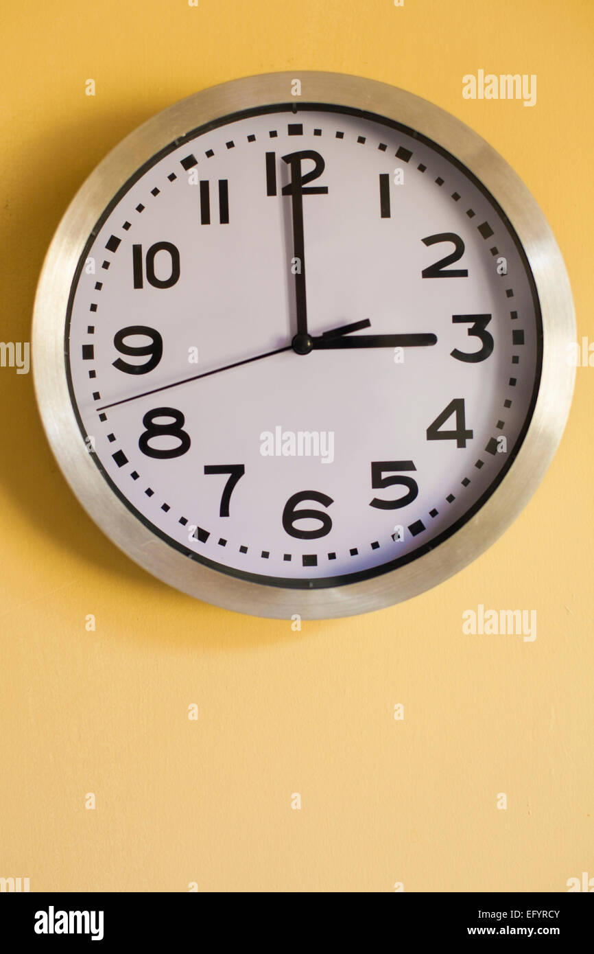 Clock 3 oclock immagini e fotografie stock ad alta risoluzione - Alamy