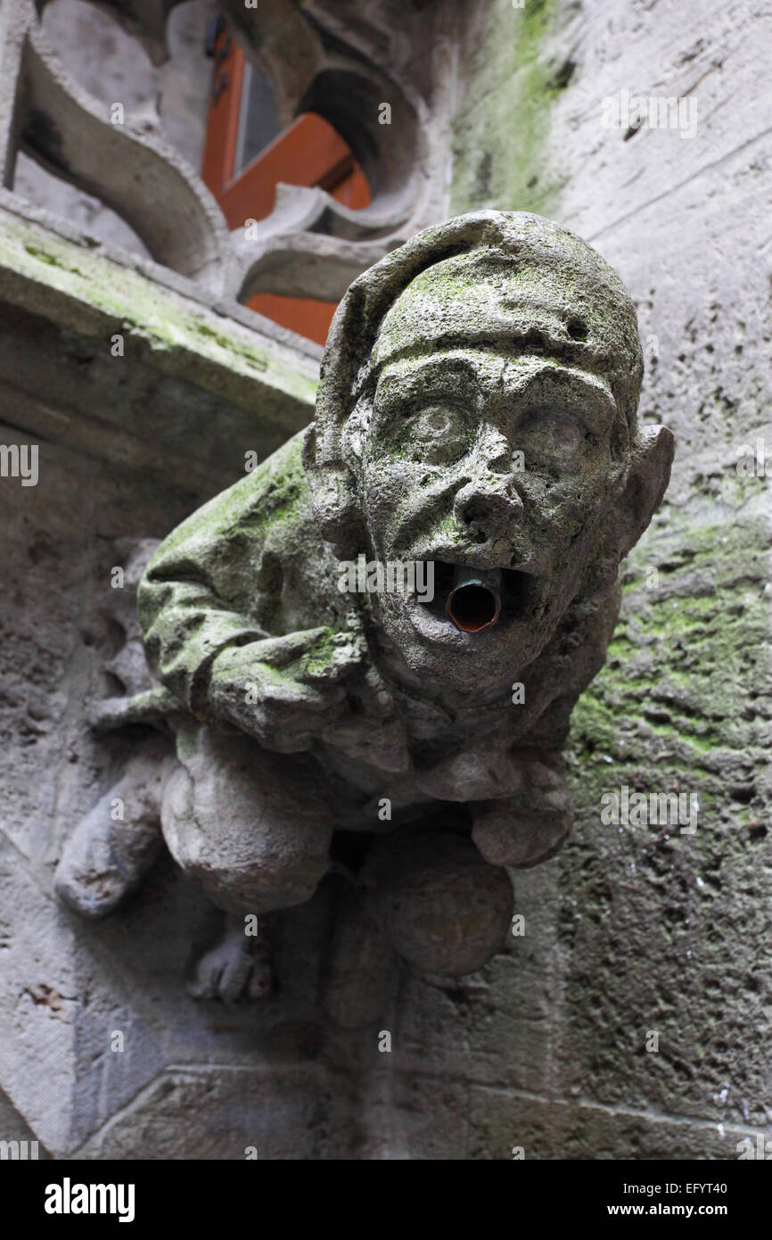 Gargoyle gotico sul municipio di Monaco di Baviera Foto Stock