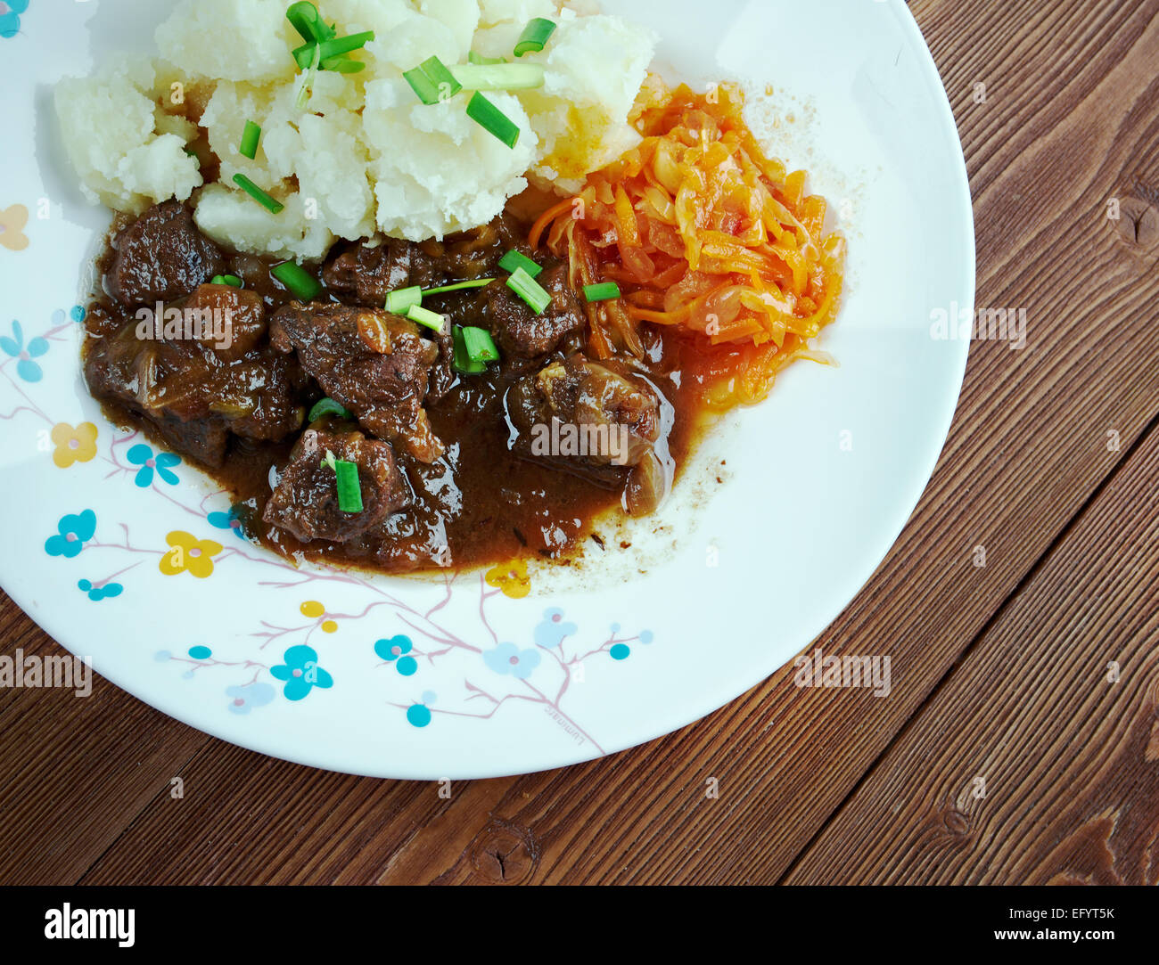 Tradizionale pasto finlandese - stufato di renna con patate Foto Stock