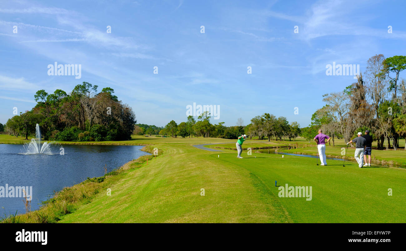 Decimo tee e fairway con i golfisti al Magnolia Campo da Golf, Lake Buena Vista Orlando, Florida Foto Stock