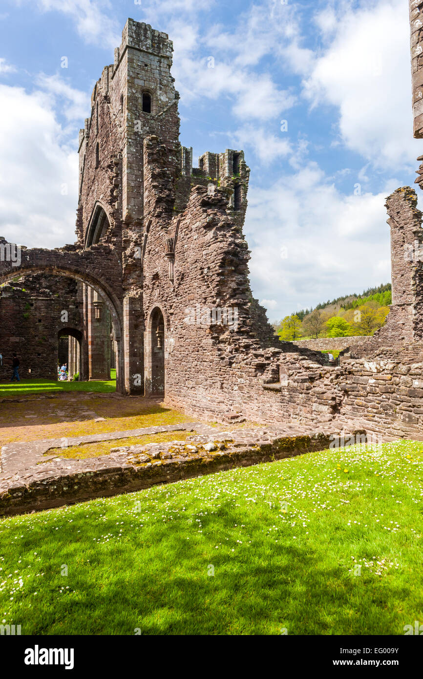 La cappella in rovina di Llanthony Priory, Vale of Ewyas, Montagna Nera, Parco Nazionale di Brecon Beacons, Powys, metà del Galles Wales, Regno Foto Stock