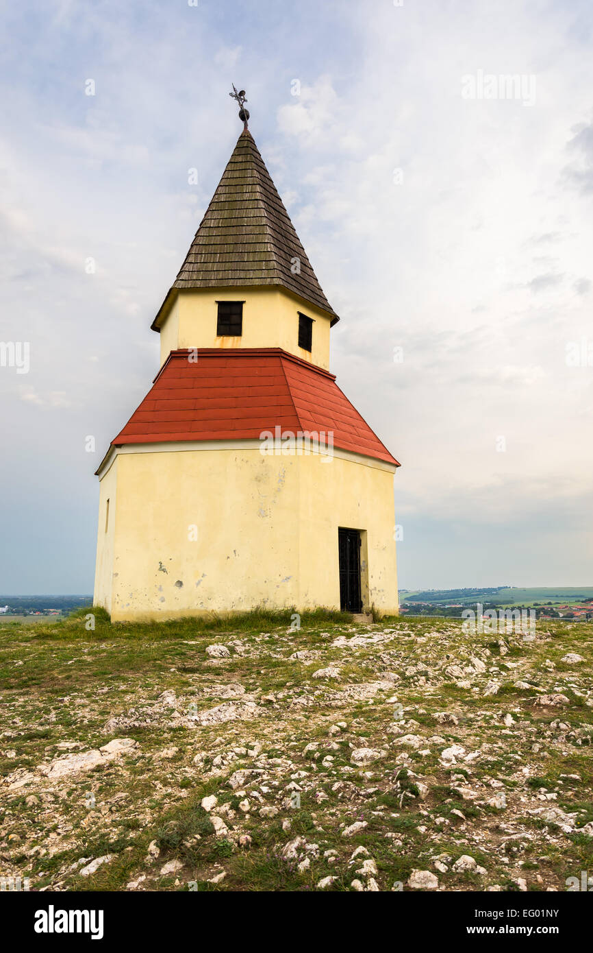Piccola chiesa sulla collina, calvario, Nitra Slovacchia Foto Stock