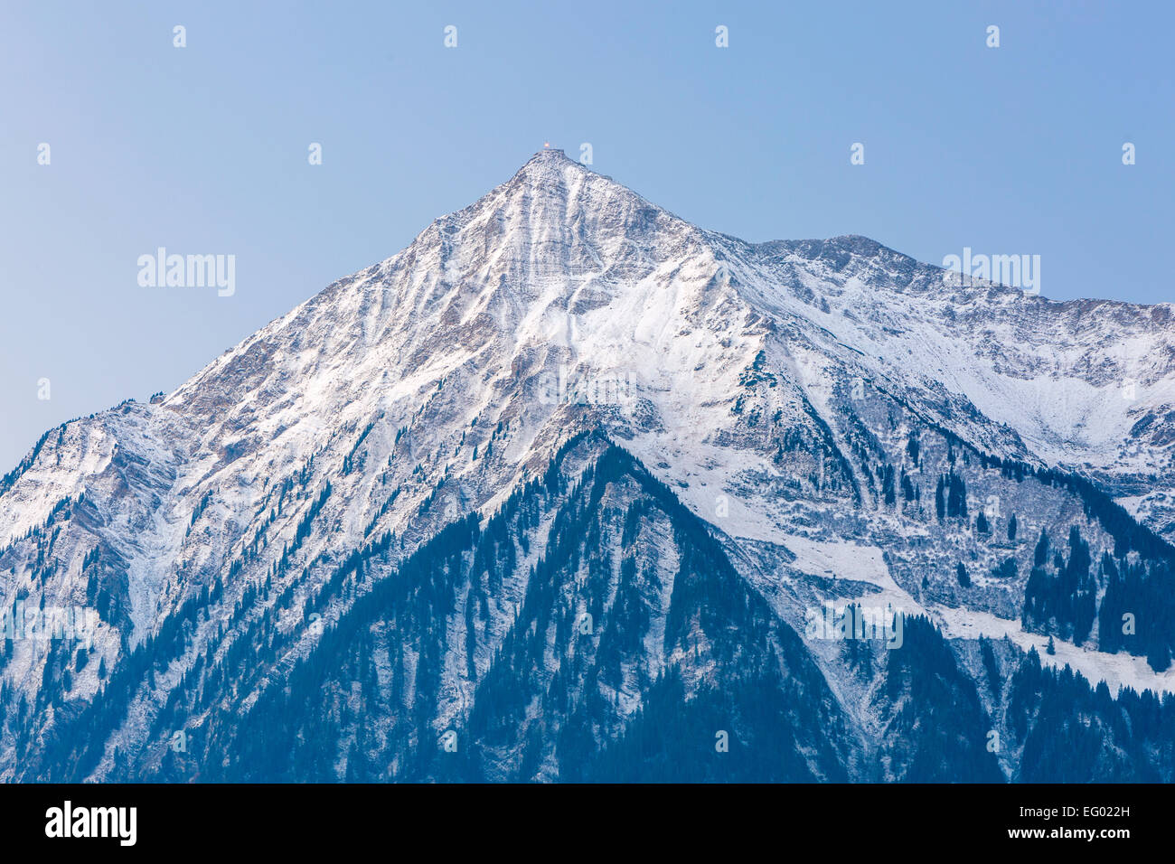 Vista sul lago di Thun verso Niesen montagna, Thunersee, Oberland bernese, Svizzera Foto Stock
