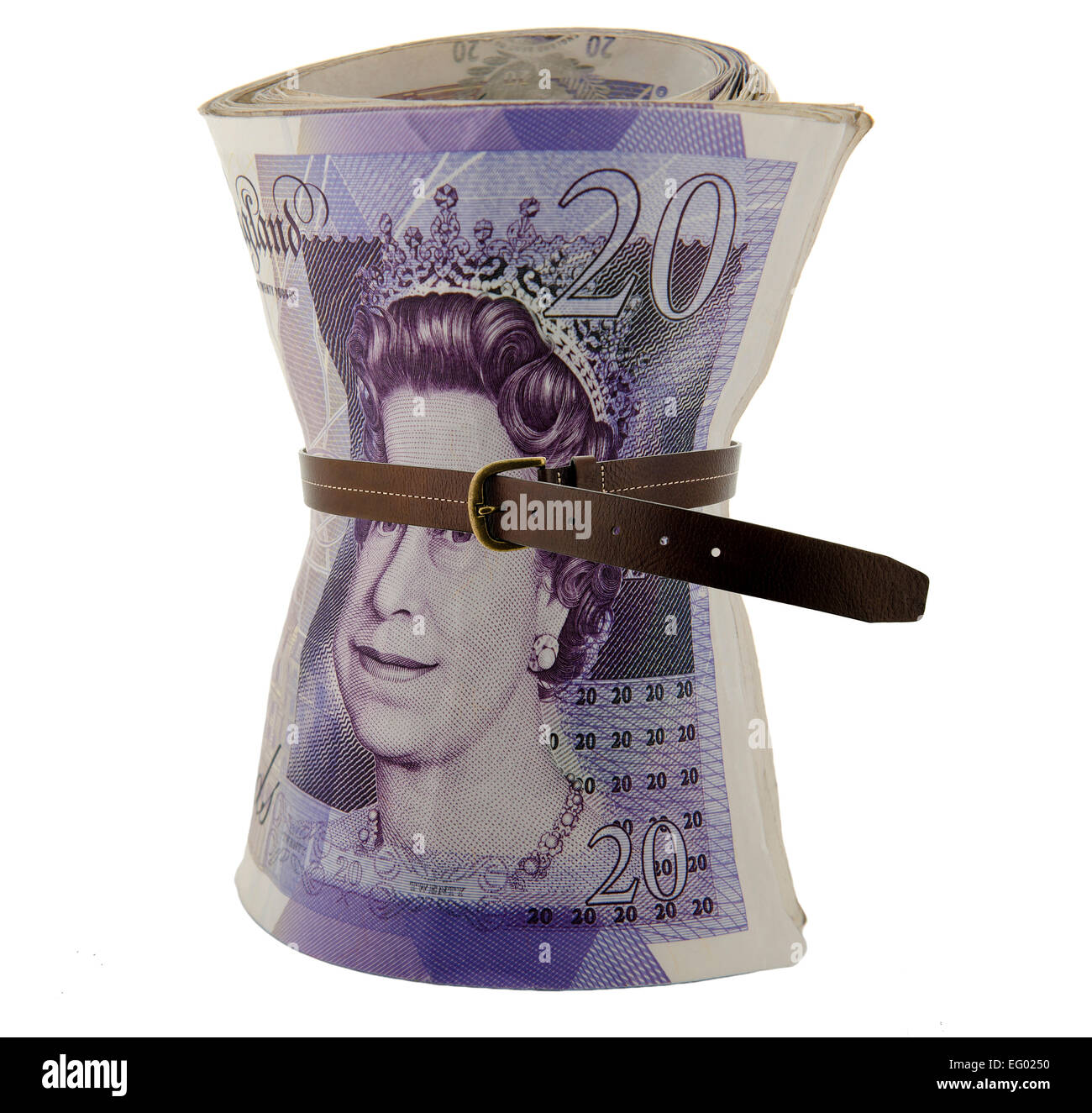 Un rotolo di UK banconote tenute con cintura in cuoio Concetto di immagine di tagliare o cinghia di serraggio Foto Stock