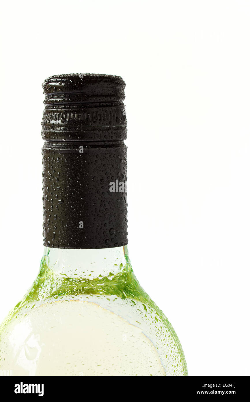 Chiudere la bottiglia di vino bianco freddo Foto Stock
