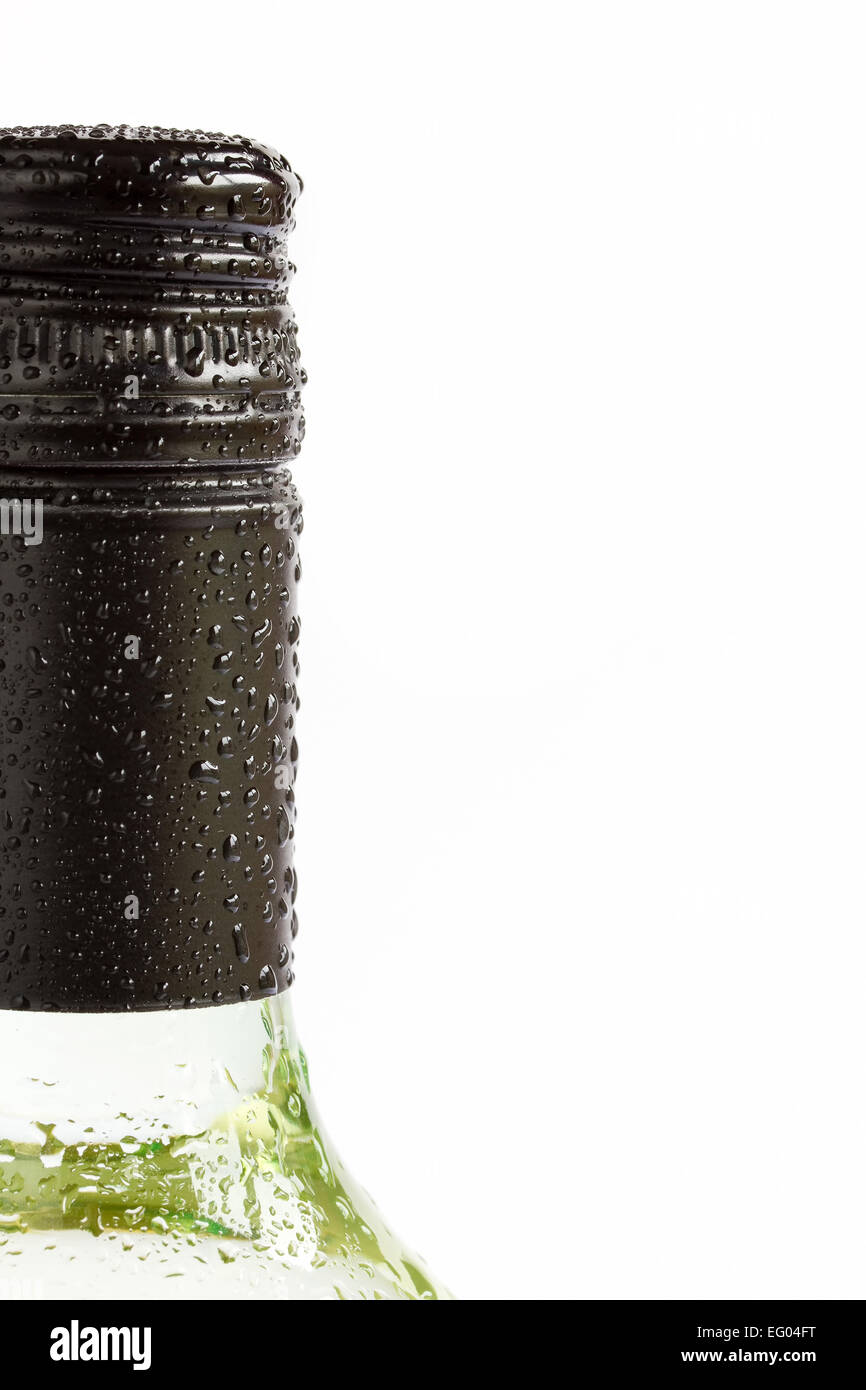 Chiudere la bottiglia di vino bianco freddo Foto Stock