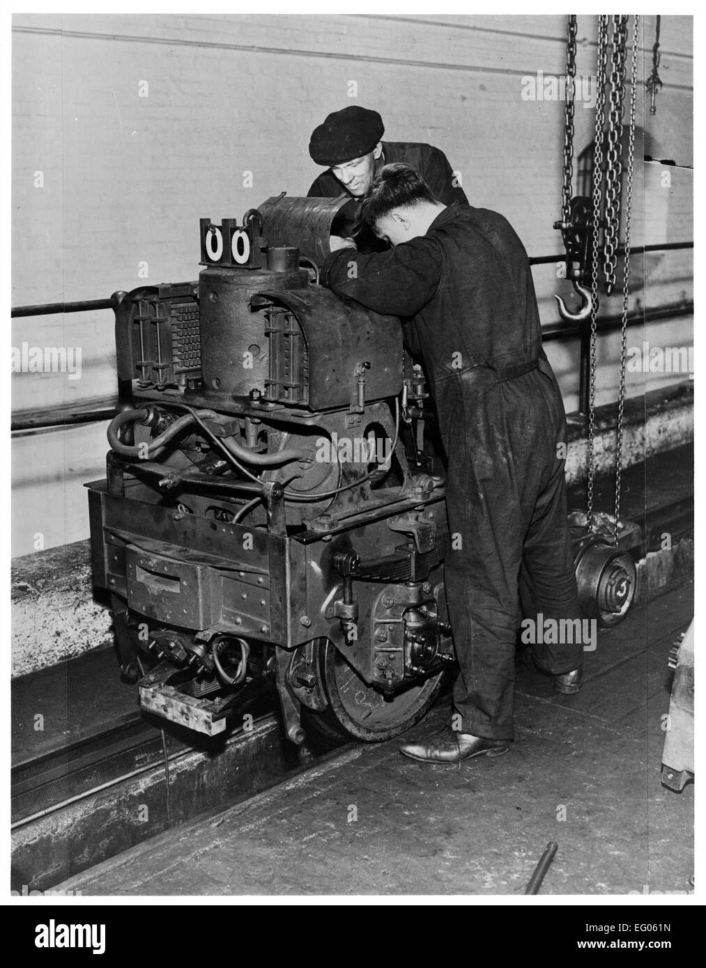 Post Office ferrovia sotterranea - meccanica. Ha funzionato per 22 ore al giorno da 1927 - 2003 e al suo picco ha impiegato 220 lavoratori. Il Post Office ferrovia sotterranea Ð rampa posta Ð silenziosamente ed industriously correva sotto le strade di Londra in gran parte inosservato per più di tre quarti di secolo. Ma dal 2003, il primo worldÕs driverless, ferroviaria elettrificata ha stabilito dormienti con solo una manciata di ingegneri a mantenere. Sotto nuovi piani sviluppato dalla British Postal Museum & Archive, che potrebbero essere tutti a cambiare. Come parte di un £22m schema per fornire una nuova, nazionale Il museo postale Foto Stock