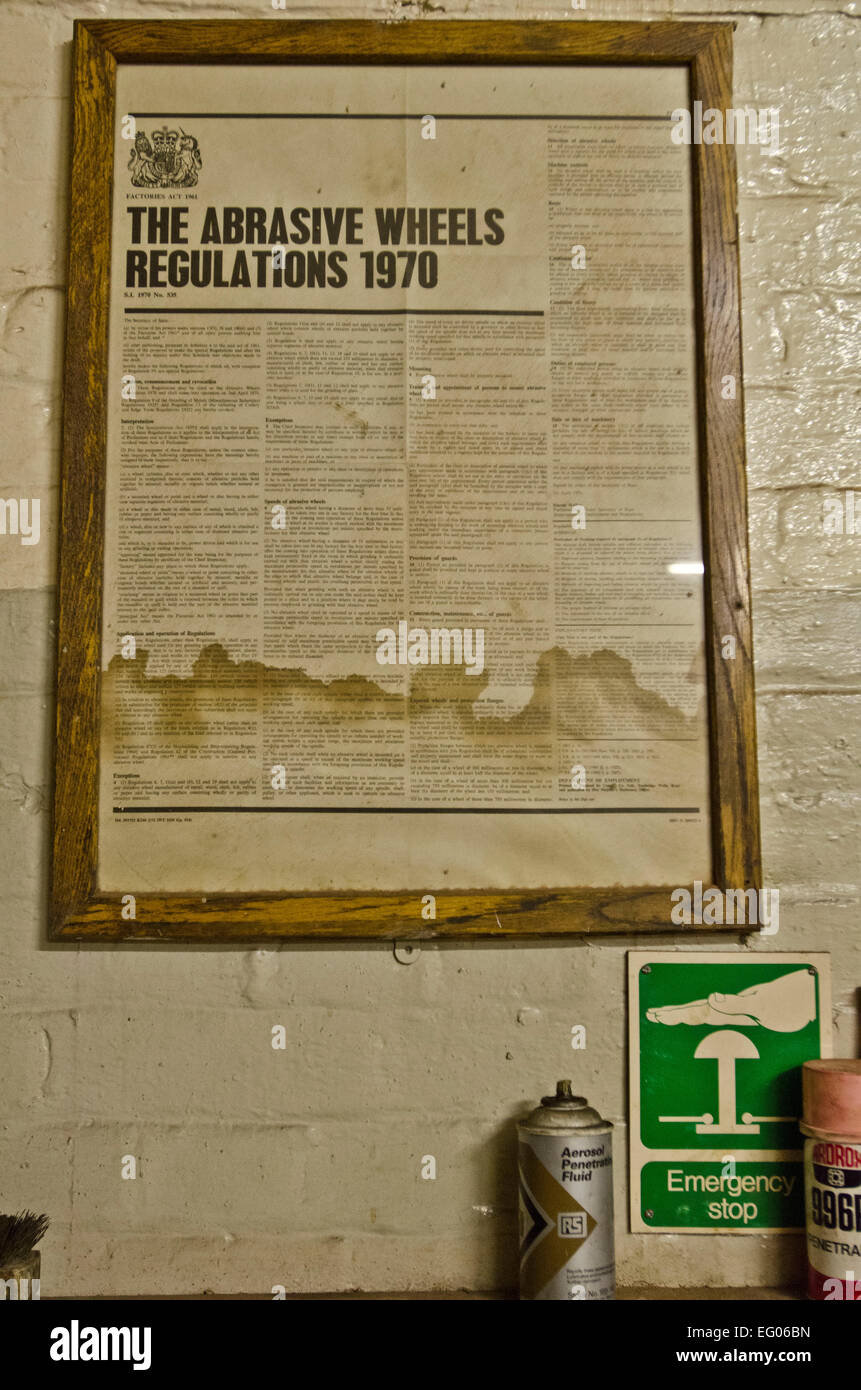 Opere e disegni tecnici. Molti lavoratori pensionati dalla ferrovia quando la rampa di posta è stato chiuso e così ha lasciato molti di loro lavoro averi e spazzatura quotidiana dietro nella principale area di deposito vicino a Mount Pleasant. Il Post Office ferrovia sotterranea Ð rampa posta Ð silenziosamente ed industriously correva per 6,5 miglia sotto le strade di Londra in gran parte inosservato per più di tre quarti di secolo. Ma dal 2003, il primo worldÕs driverless, ferroviaria elettrificata ha stabilito dormienti con solo una manciata di ingegneri a mantenere. Sotto nuovi piani sviluppato dalla British Postal Museum & Archive, Foto Stock