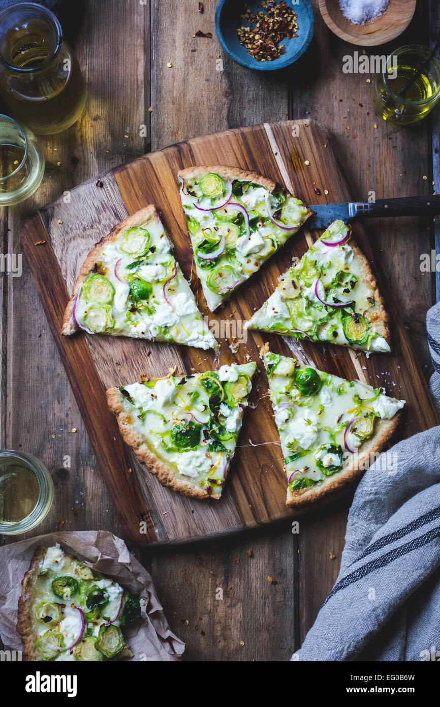 Bruxelles germogliare la pizza. Foto Stock