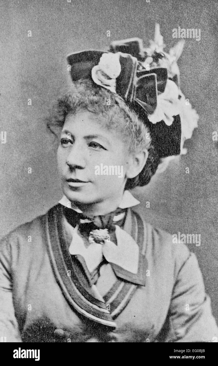 Austrian mezzo soprano Marianne Brandt, mezza lunghezza verticale, rivolto verso sinistra, circa 1900 Foto Stock