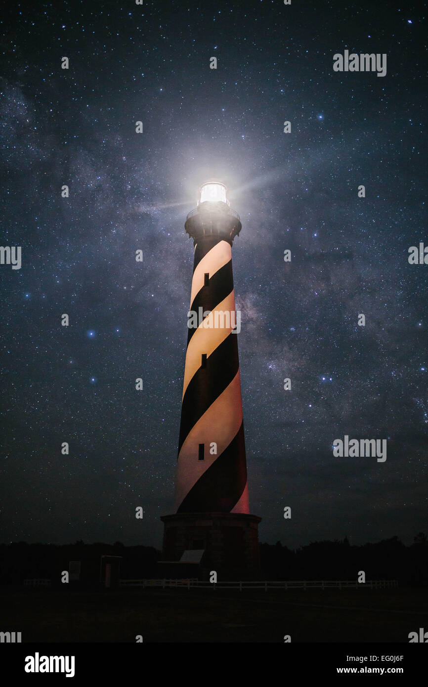 Stati Uniti d'America, North Carolina, Cape Hatteras Lighthouse sotto la Via Lattea Foto Stock